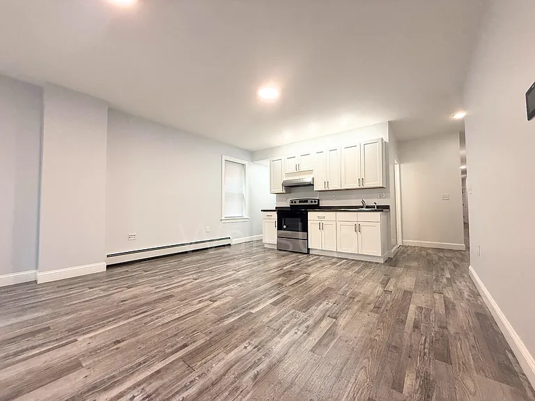 198 Homestead Ave #1 — Photo 2