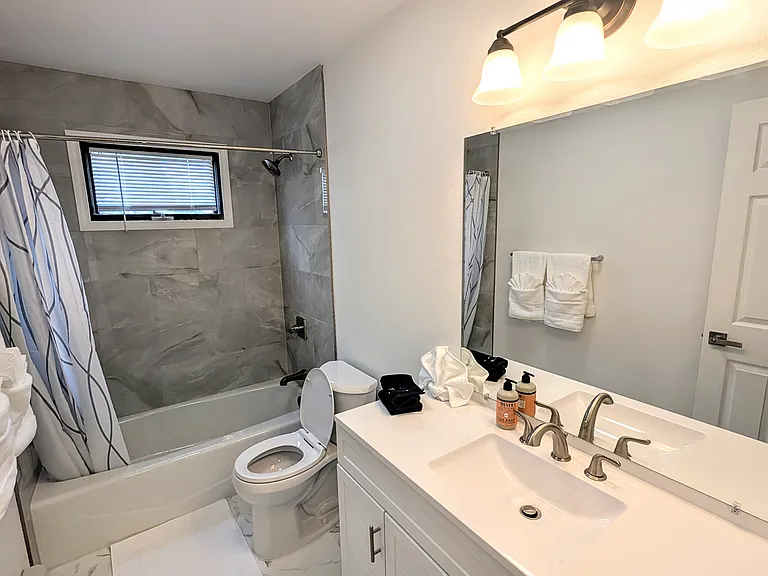 1401 Cordova St #4 — Photo 16