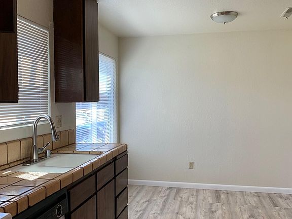 4th image of 278 Anna St Unit B
