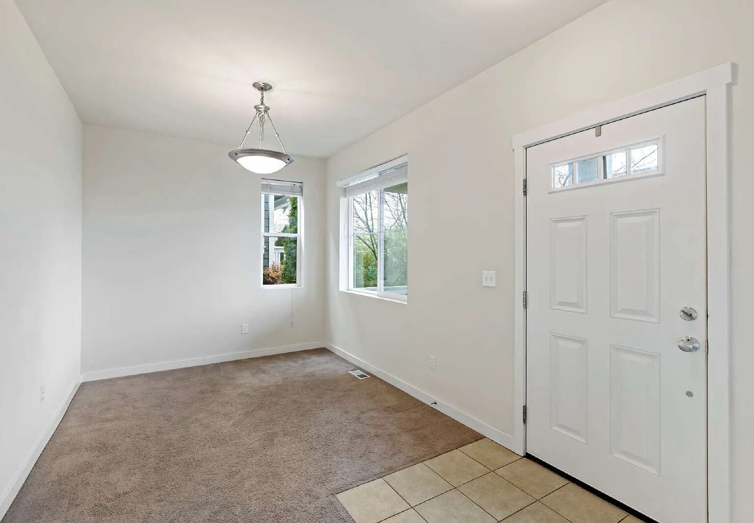 Enjoy this immaculate home in a park-like setting showcasing the beauty of the Issaquah Highland ... — Photo 3