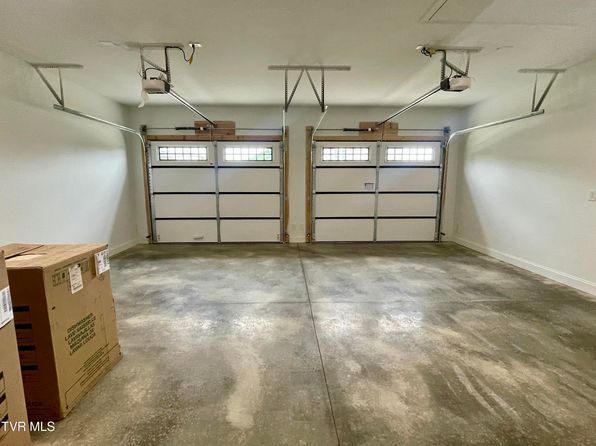 4064 Maize Pl, Piney Flats, TN 37686
