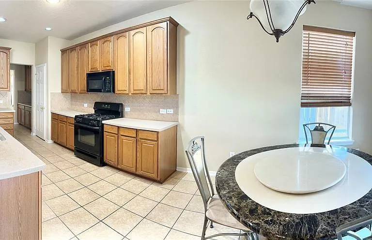 3723 Tumbling Falls Dr — Photo 8