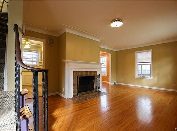 3rd image of 20411 Gardendale St