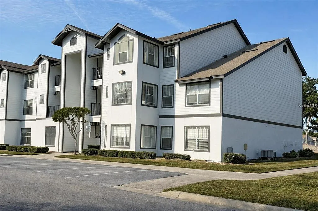 2 bed, 2.0 bath, 1026 sqft, $1,400 — Photo 2
