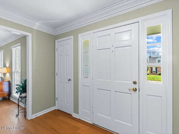 3rd image of 12 Autumn Hill Ct
