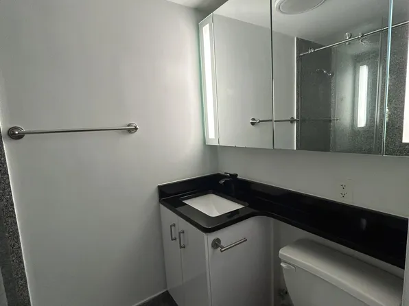 577 2nd Avenue image 8 of 10