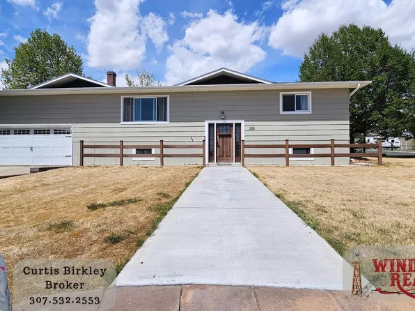 128 W 9th St, Lingle, WY 82223