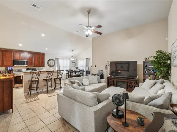 4037 Tiburon St, Fort Worth, TX 76106