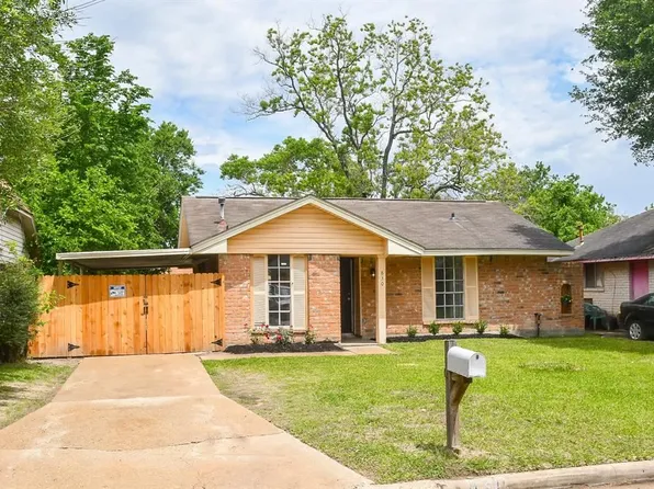 830 Marcolin St, Houston, TX 77088