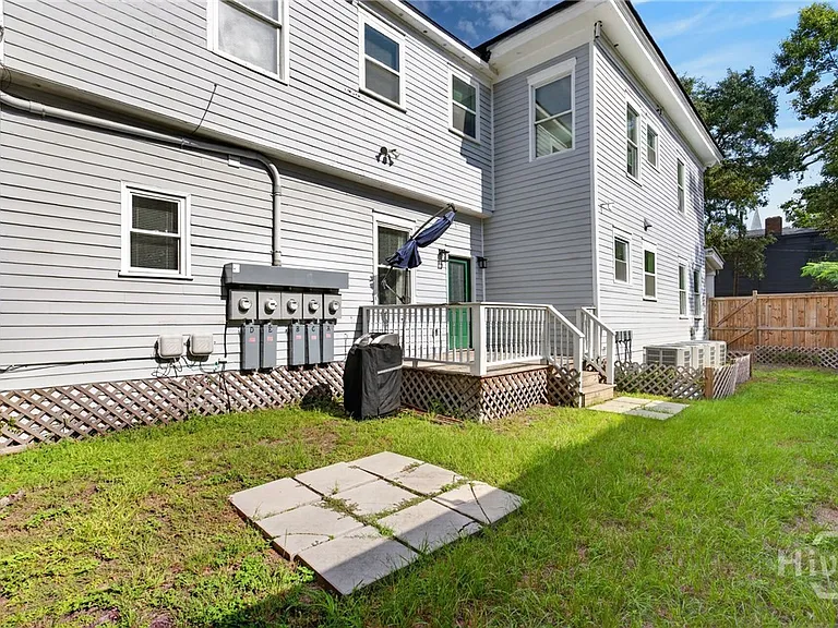 221 W Duffy St #A — Photo 36