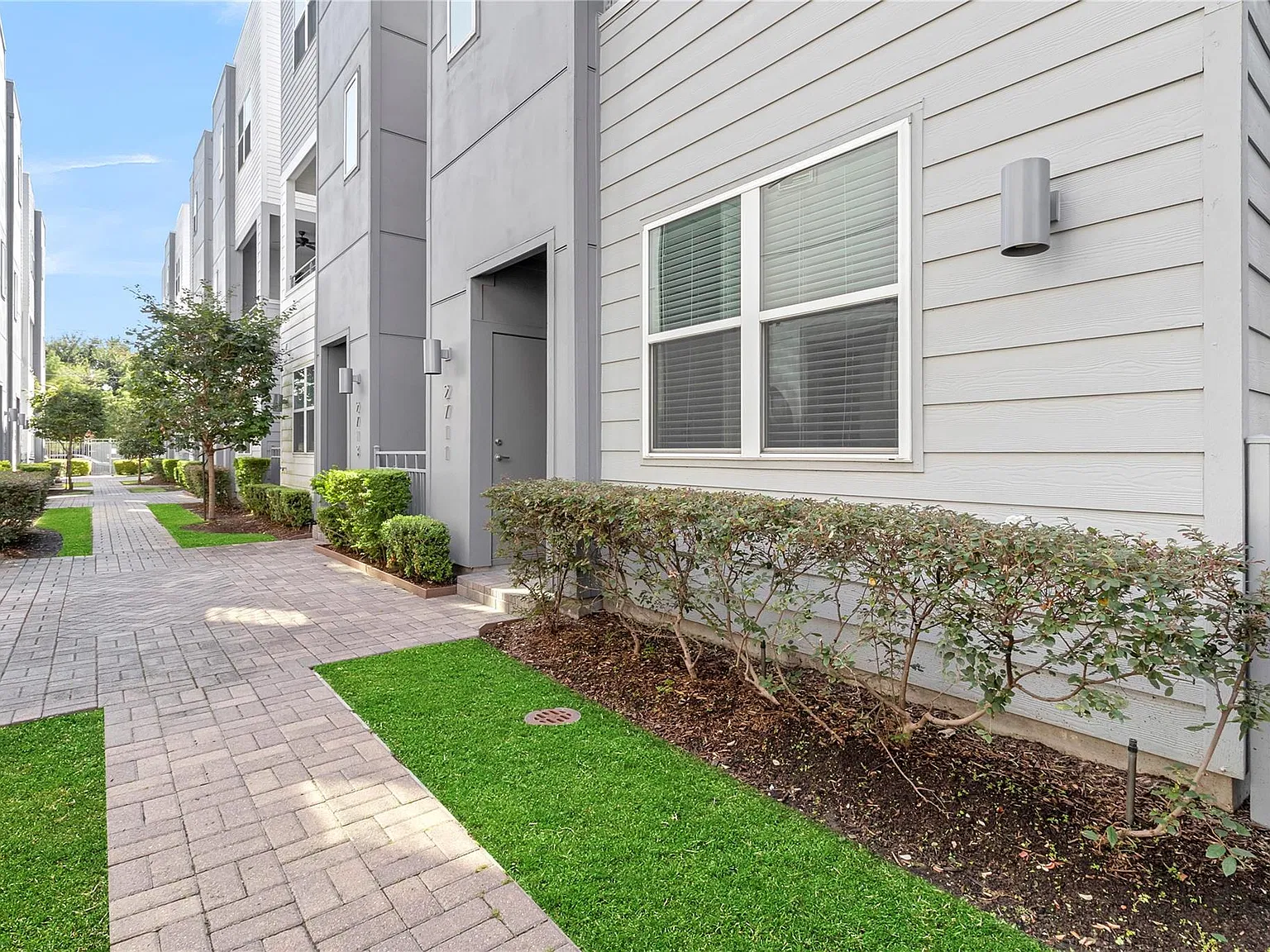 3 bed, 3.5 bath, 1831 sqft, $2,750 — Photo 4