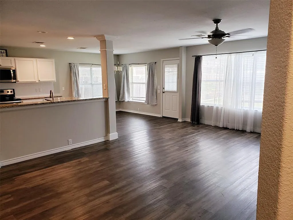 4 bed, 2.5 bath, 3173 sqft, $2,495 — Photo 4