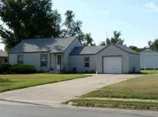 1013 W Beeson Rd, Dodge City, KS 67801