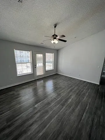 3 bed, 1248 sqft, $1,550 — Photo 2
