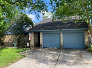 2022 Lexington Woods Dr, Spring, TX 77373
