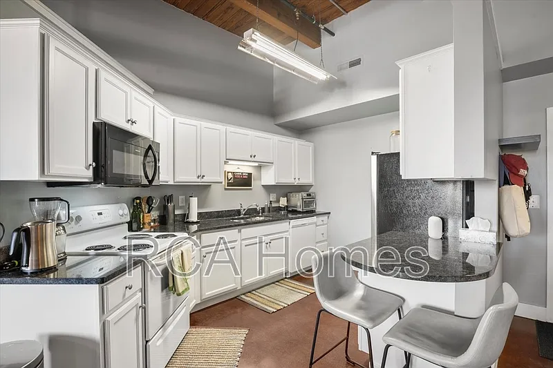 1 bed, 1.0 bath, $1,300 — Photo 4