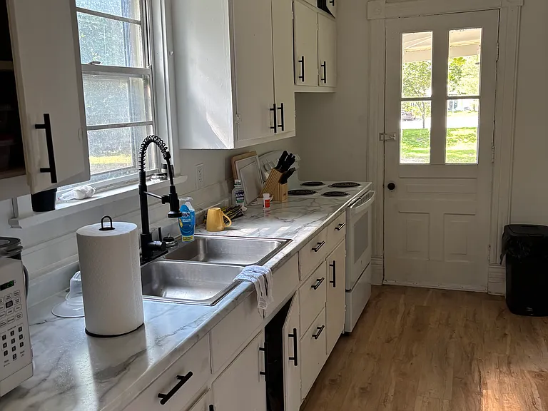110 W Hanover St — Photo 15