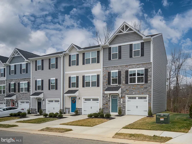 7263 Congressional Cir — Photo 4