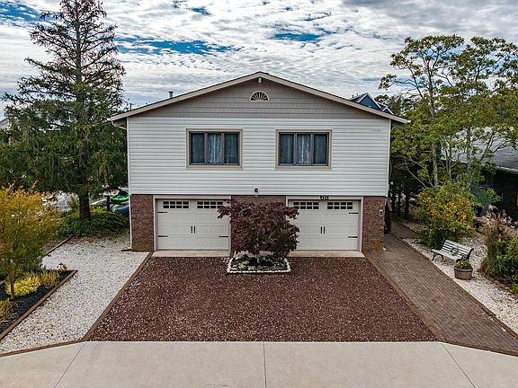 4th image of 68 Edgewater Dr
