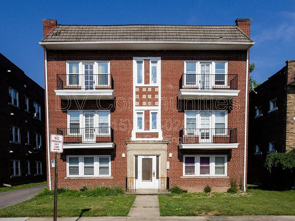 3296 E 149th St #10