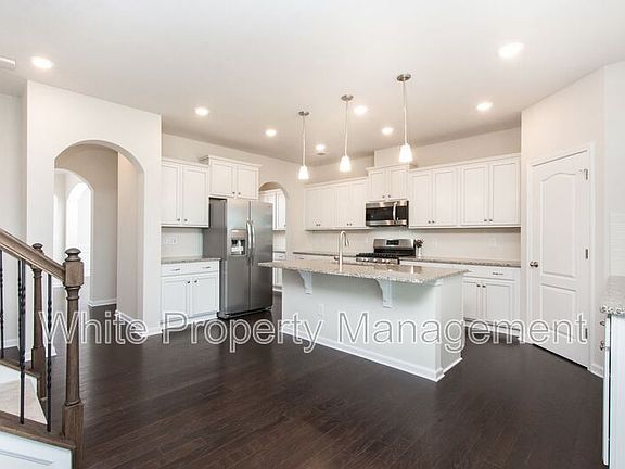 4th image of 1043 Winnett Dr