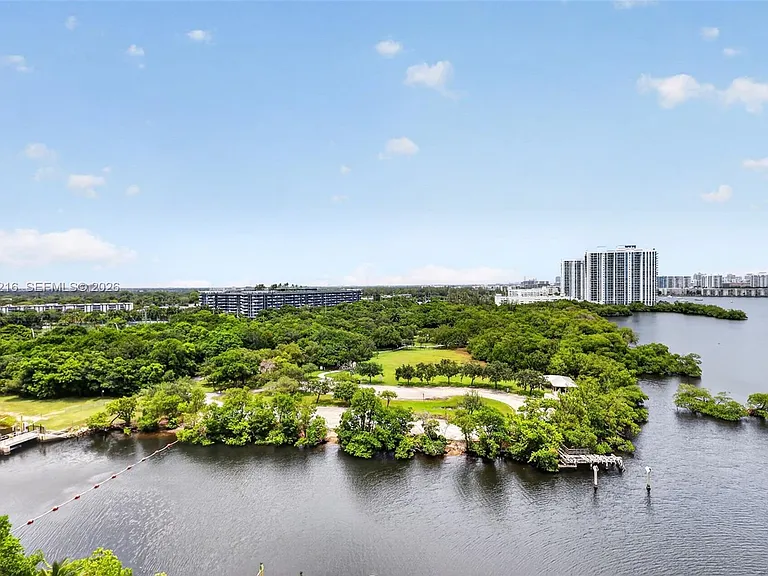 16385 Biscayne Blvd #1215 — Photo 32