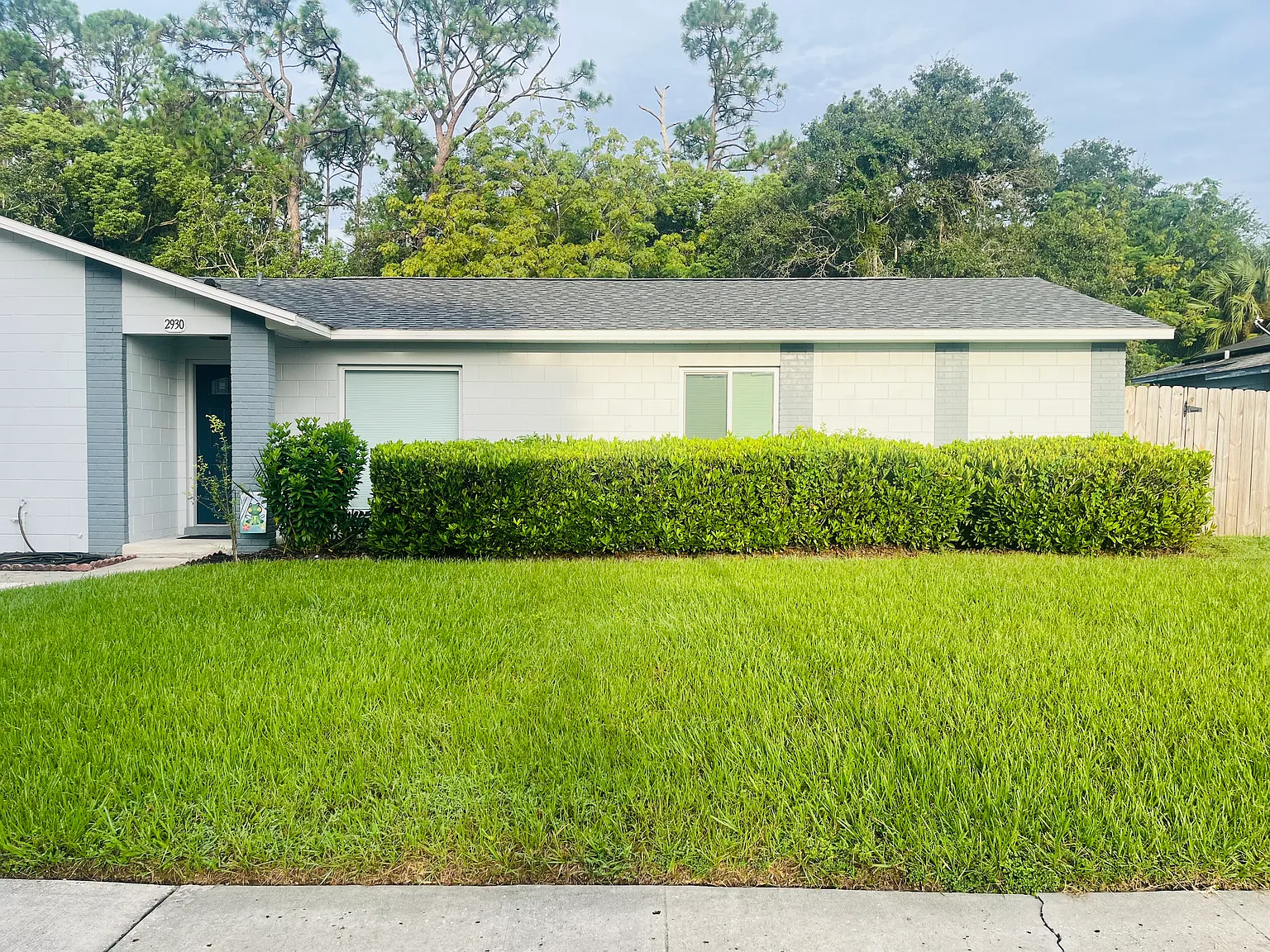 2930 Kinnon Dr — Photo 2