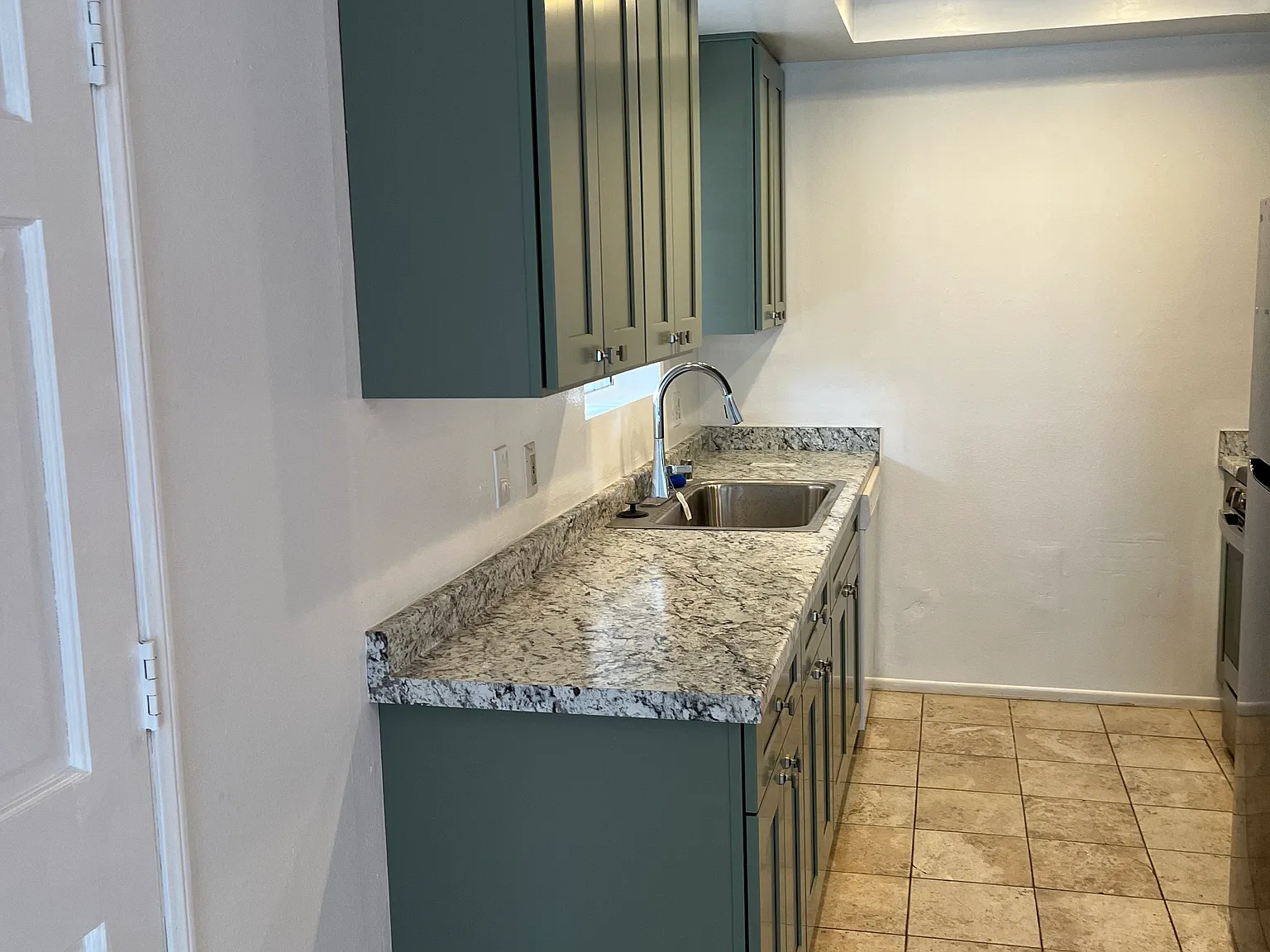 2 bed, 925 sqft, $3,275 — Photo 4
