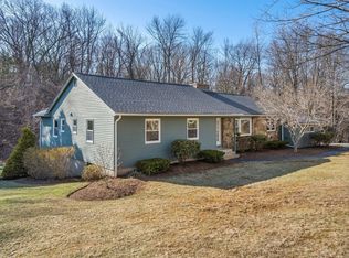 37 Finlay Rd, Sturbridge, MA 01518