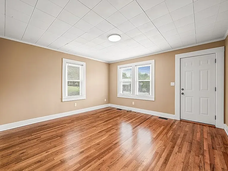 228 Wagoner St — Photo 4