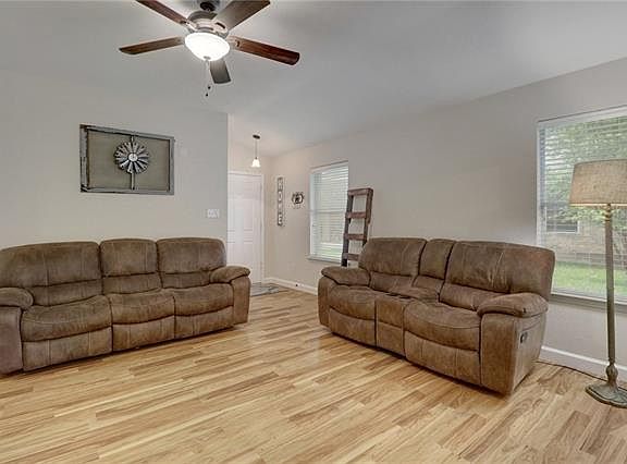 5th image of 1401 Catalina Dr