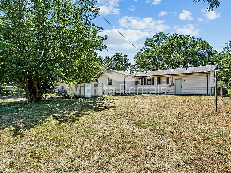 1400 N El Paso Dr — Photo 11