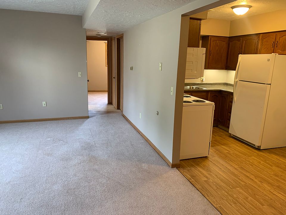 1st image of 401 Plymouth St NE APT 4