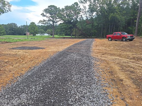 3rd image of 709 Old Pinola Braxton Rd
