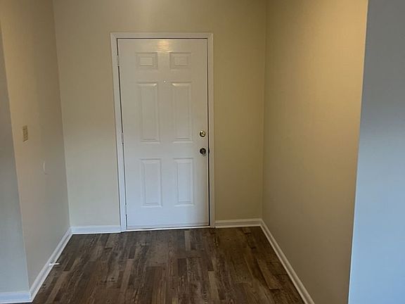 2nd image of 4050 Claiborne Cir