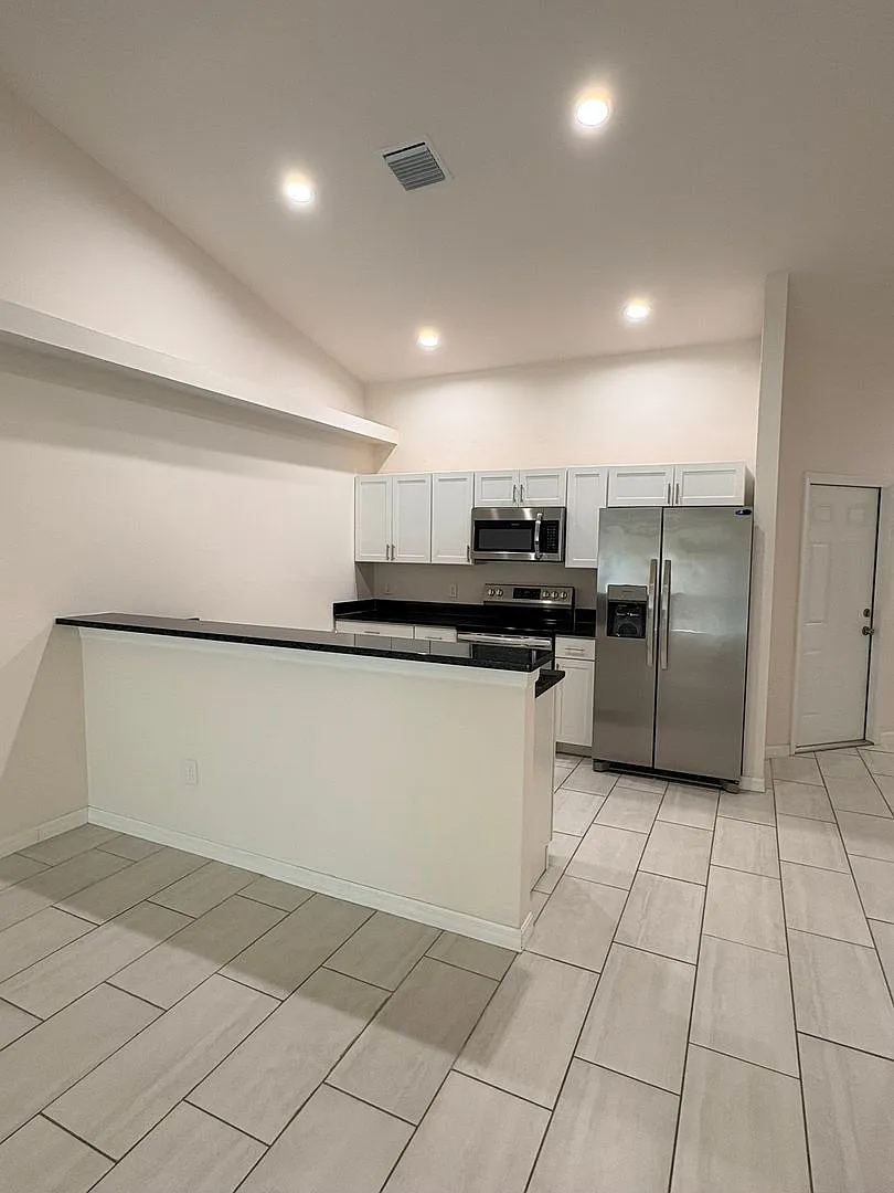 3/2 Duplex for Rent in Cape Coral — Photo 4