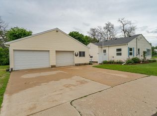 201 3rd St SW, Pine Island, MN 55963