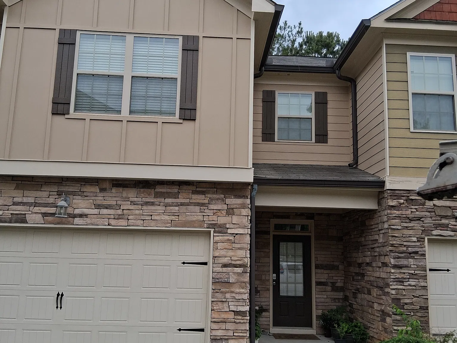 3 bed, 2.5 bath, 2054 sqft, $2,200 — Photo 4