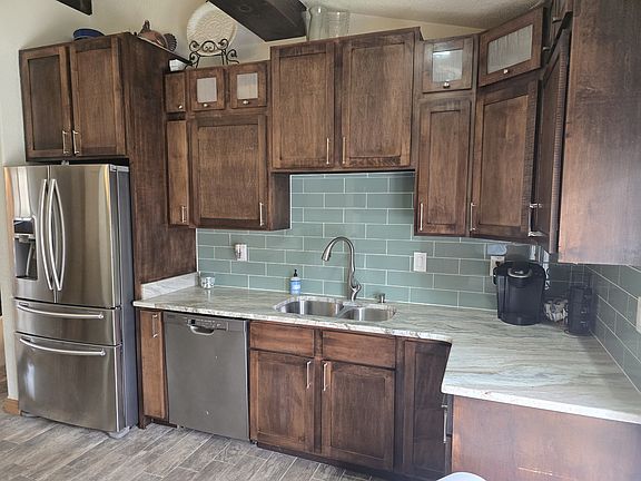 2nd image of 2700 Acorn St