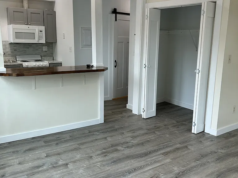 143 State St — Photo 4