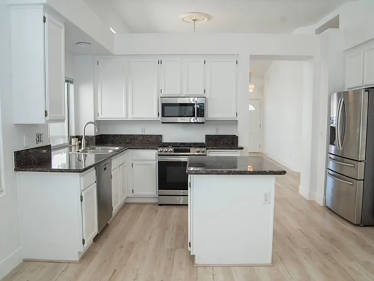 1417 Country Hollow Dr — Photo 17