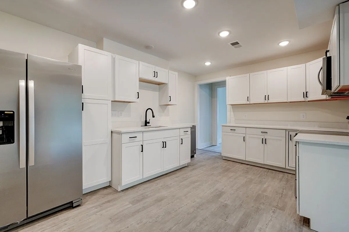 201 S Woodrow St — Photo 1