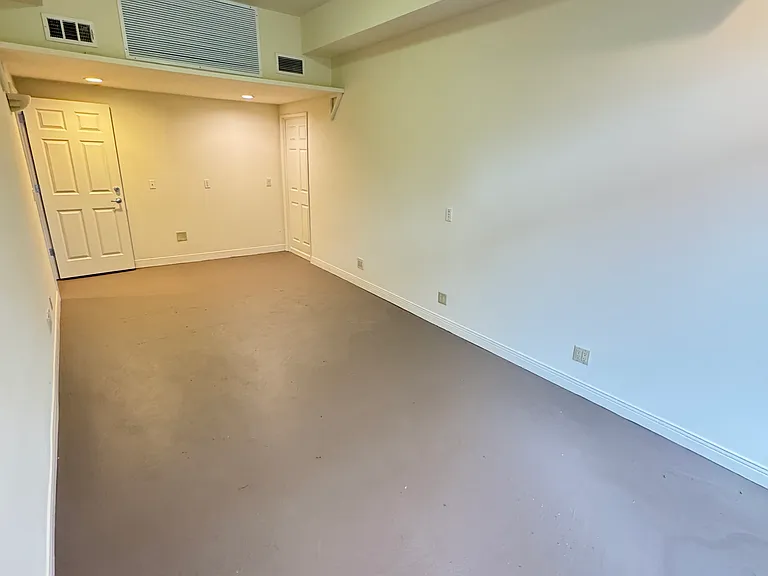 747 N Harper Ave #A — Photo 15