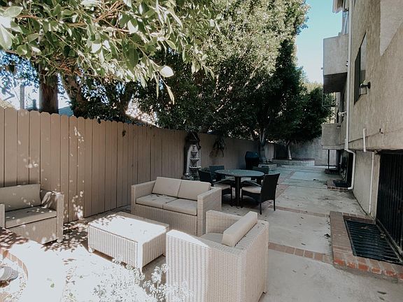 4th image of 10721 Moorpark St