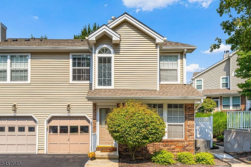 1st image of 29 Pheasant Brook Court