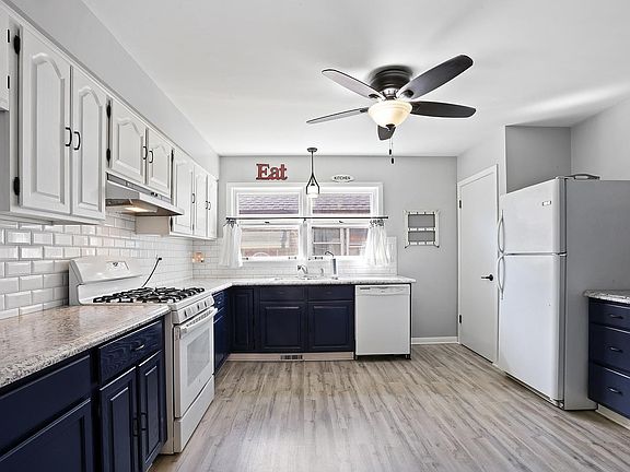5th image of 11906 Artesian Ave