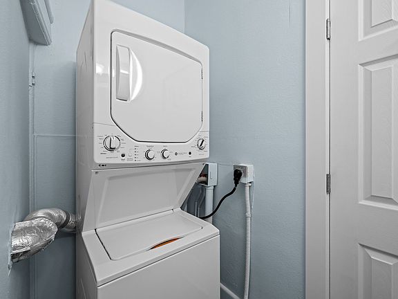 4th image of 1361 N Ogden St APT 1