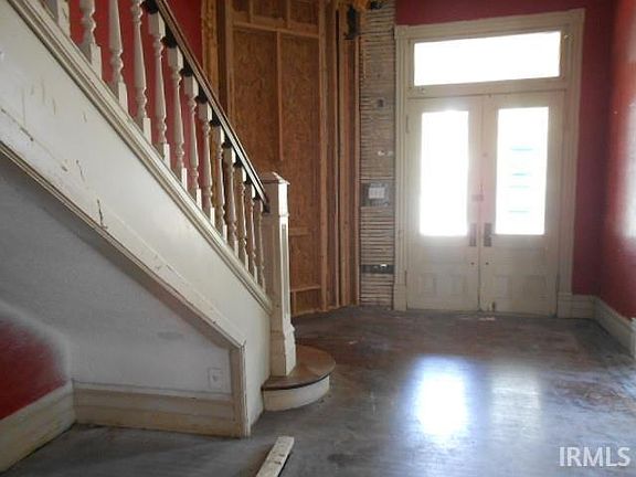 4th image of 813 SE Riverside Dr