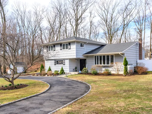 7 Red Oak Lane, Norwalk, CT 06850