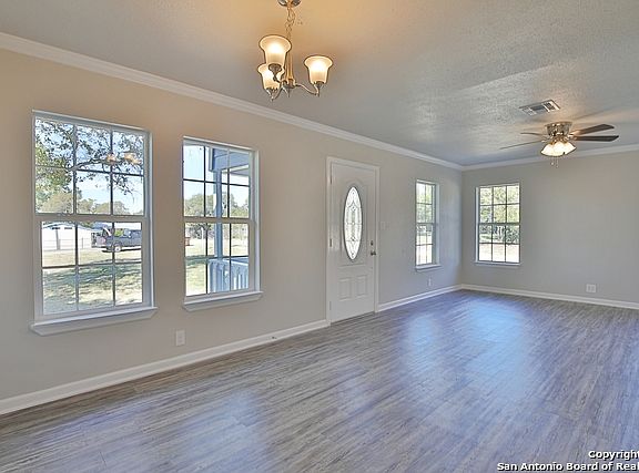 5th image of 208 Creekside Dr